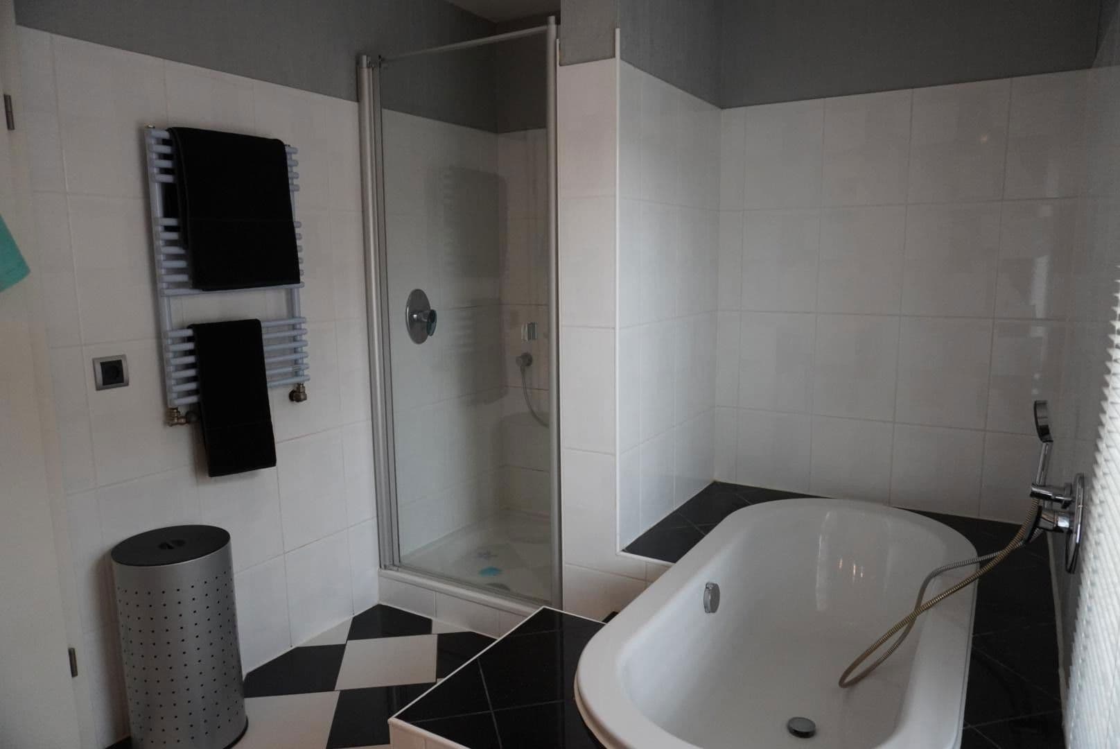 Prodej domu 147 m², pozemek 303 m², Gladbacher Straße 280, Neuss, Severní Porýní-Vestfálsko Prodej domu 147 m², pozemek 303 m², Gladbacher Straße 280, Neuss, Severní Porýní-Vestfálsko