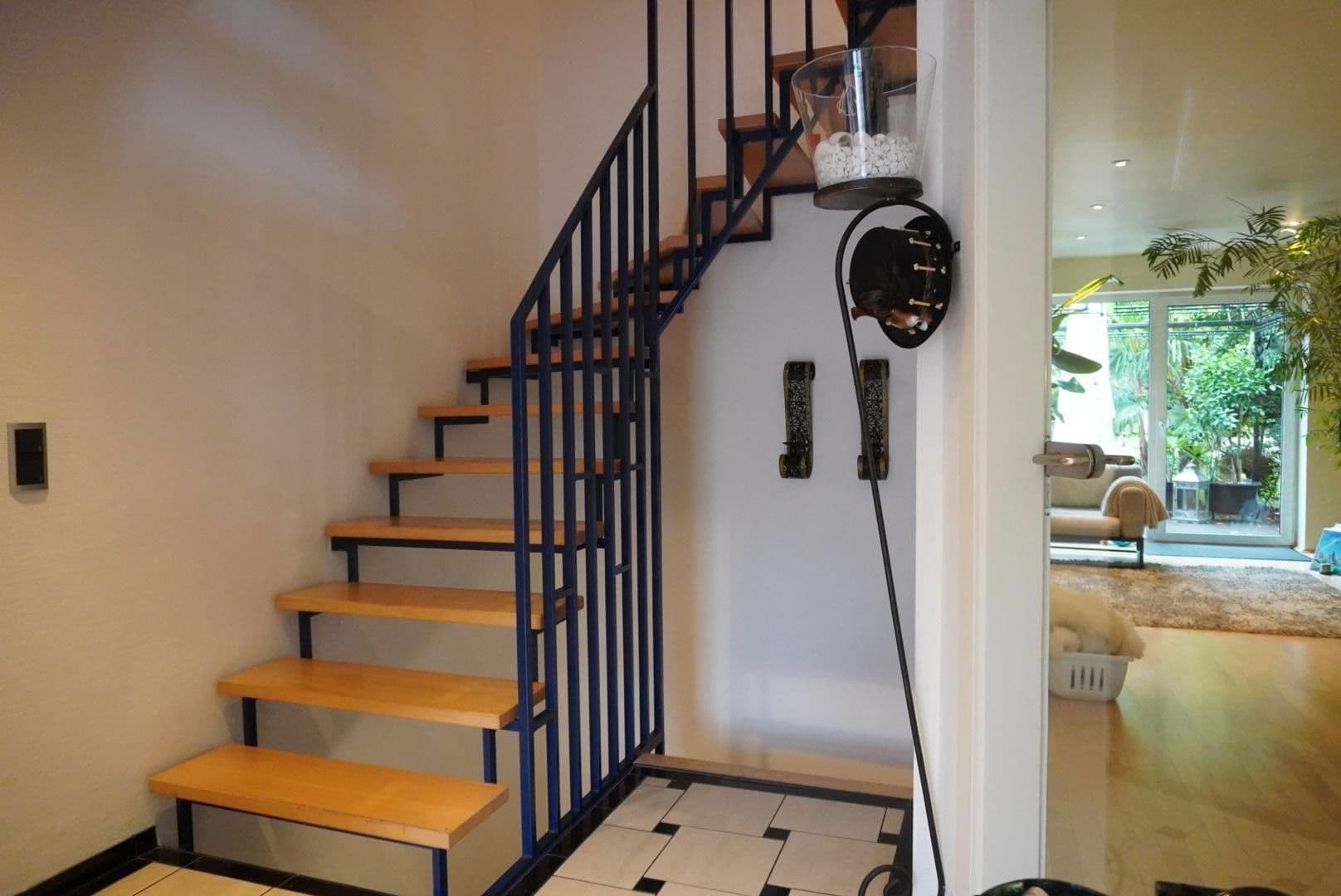 Prodej domu 147 m², pozemek 303 m², Gladbacher Straße 280, Neuss, Severní Porýní-Vestfálsko Prodej domu 147 m², pozemek 303 m², Gladbacher Straße 280, Neuss, Severní Porýní-Vestfálsko