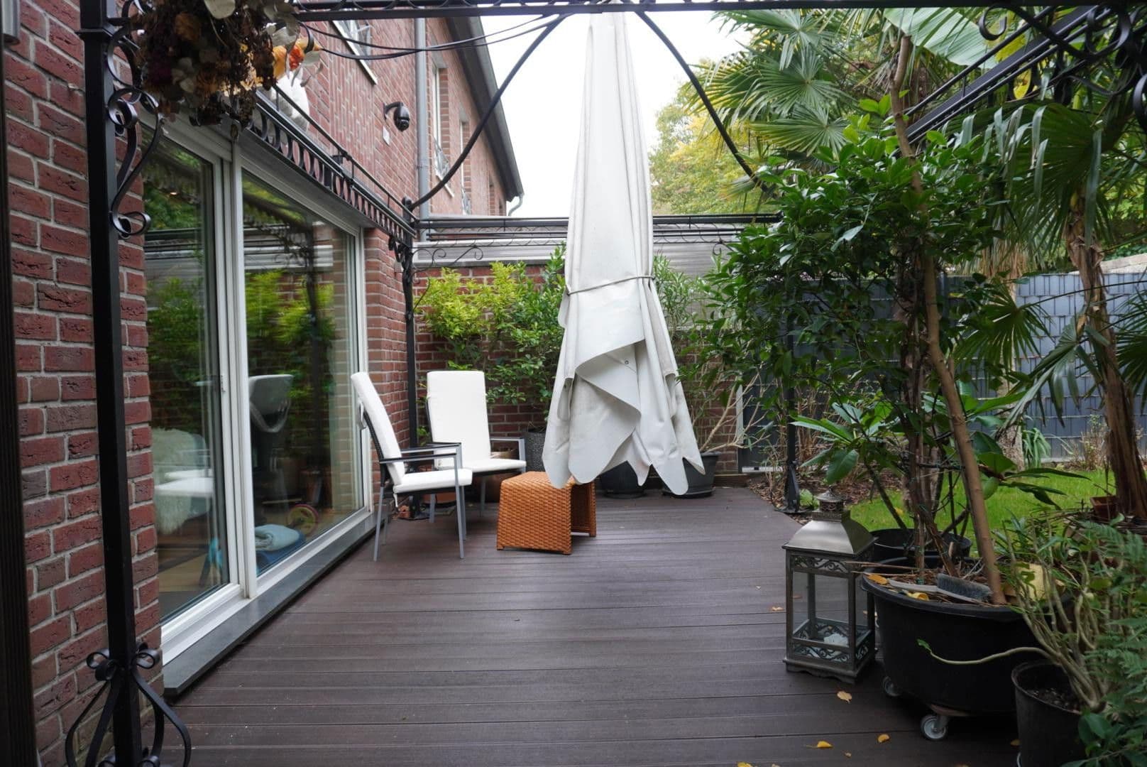 Prodej domu 147 m², pozemek 303 m², Gladbacher Straße 280, Neuss, Severní Porýní-Vestfálsko Prodej domu 147 m², pozemek 303 m², Gladbacher Straße 280, Neuss, Severní Porýní-Vestfálsko