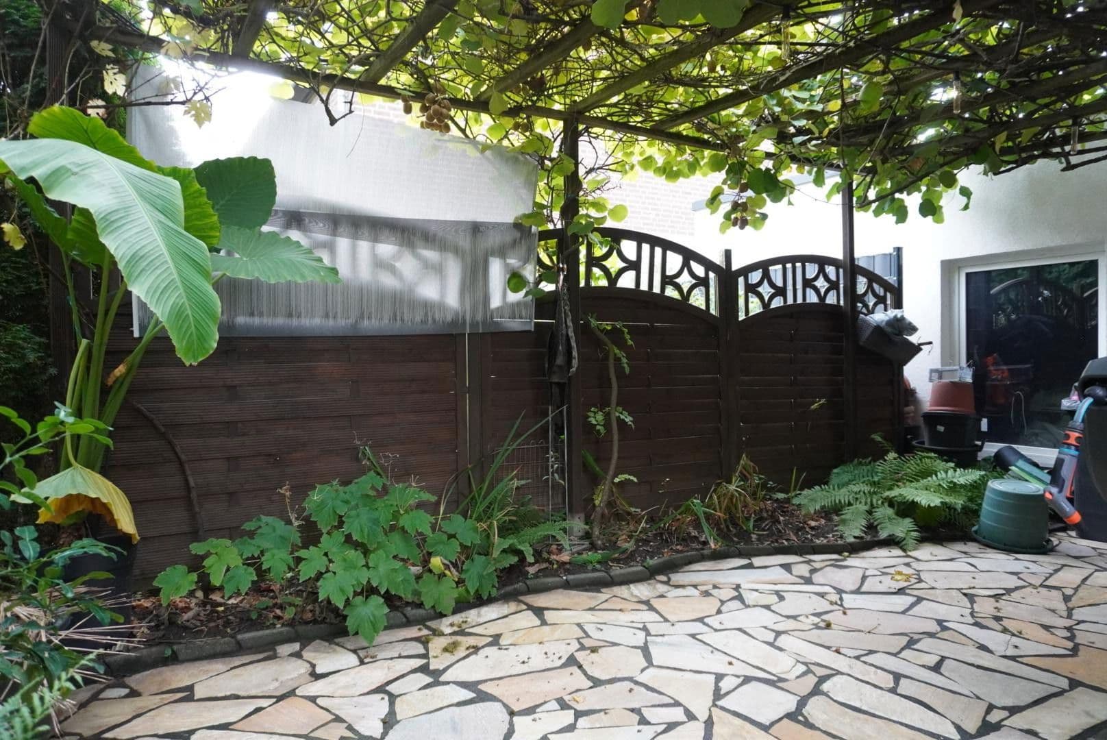 Prodej domu 147 m², pozemek 303 m², Gladbacher Straße 280, Neuss, Severní Porýní-Vestfálsko Prodej domu 147 m², pozemek 303 m², Gladbacher Straße 280, Neuss, Severní Porýní-Vestfálsko