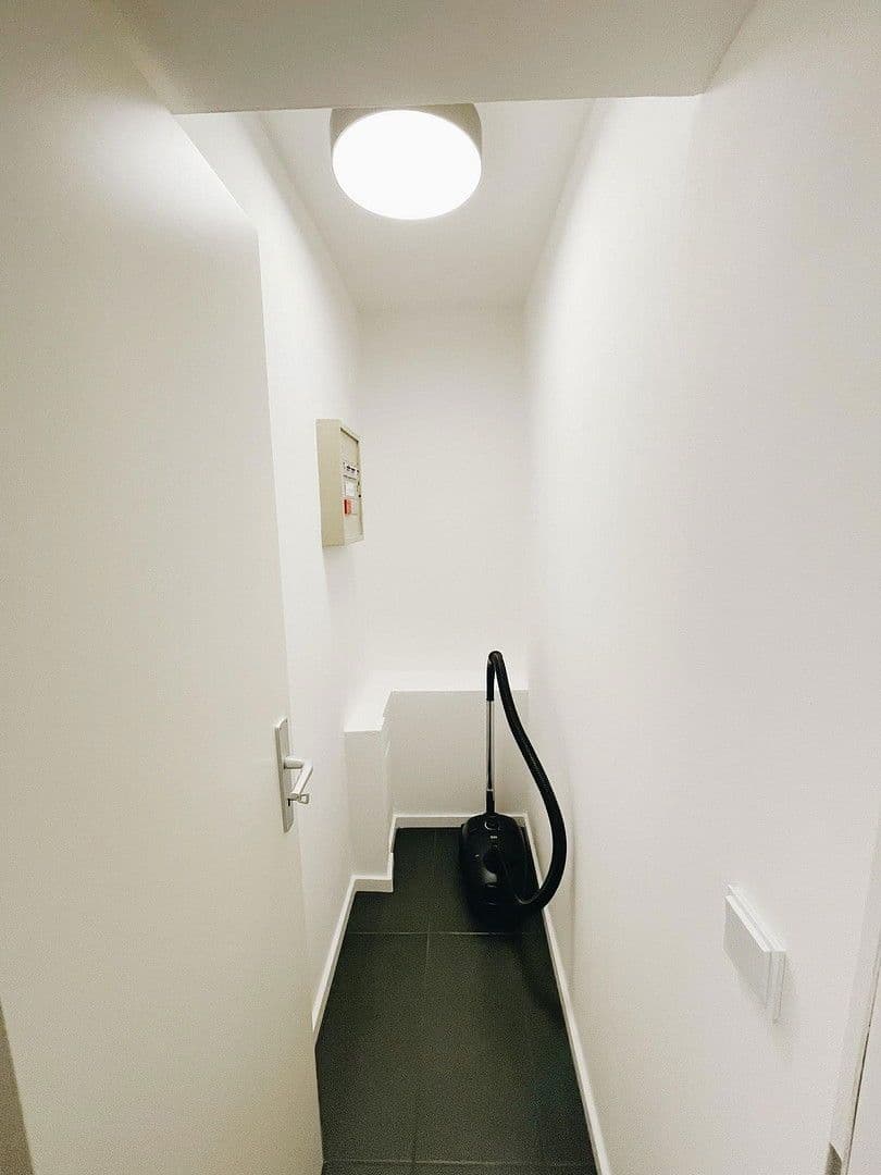 Pronájem bytu 1+1 33 m², Boschetsrieder Straße 55, München, Bavorsko Pronájem bytu 1+1 33 m², Boschetsrieder Straße 55, München, Bavorsko