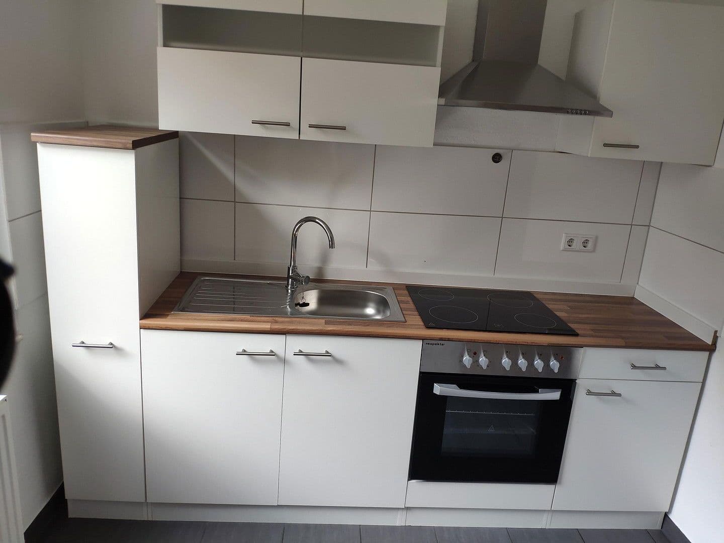 Pronájem bytu 1+1 30 m², Untergrünewalder Straße 28, Wuppertal, Severní Porýní-Vestfálsko Pronájem bytu 1+1 30 m², Untergrünewalder Straße 28, Wuppertal, Severní Porýní-Vestfálsko