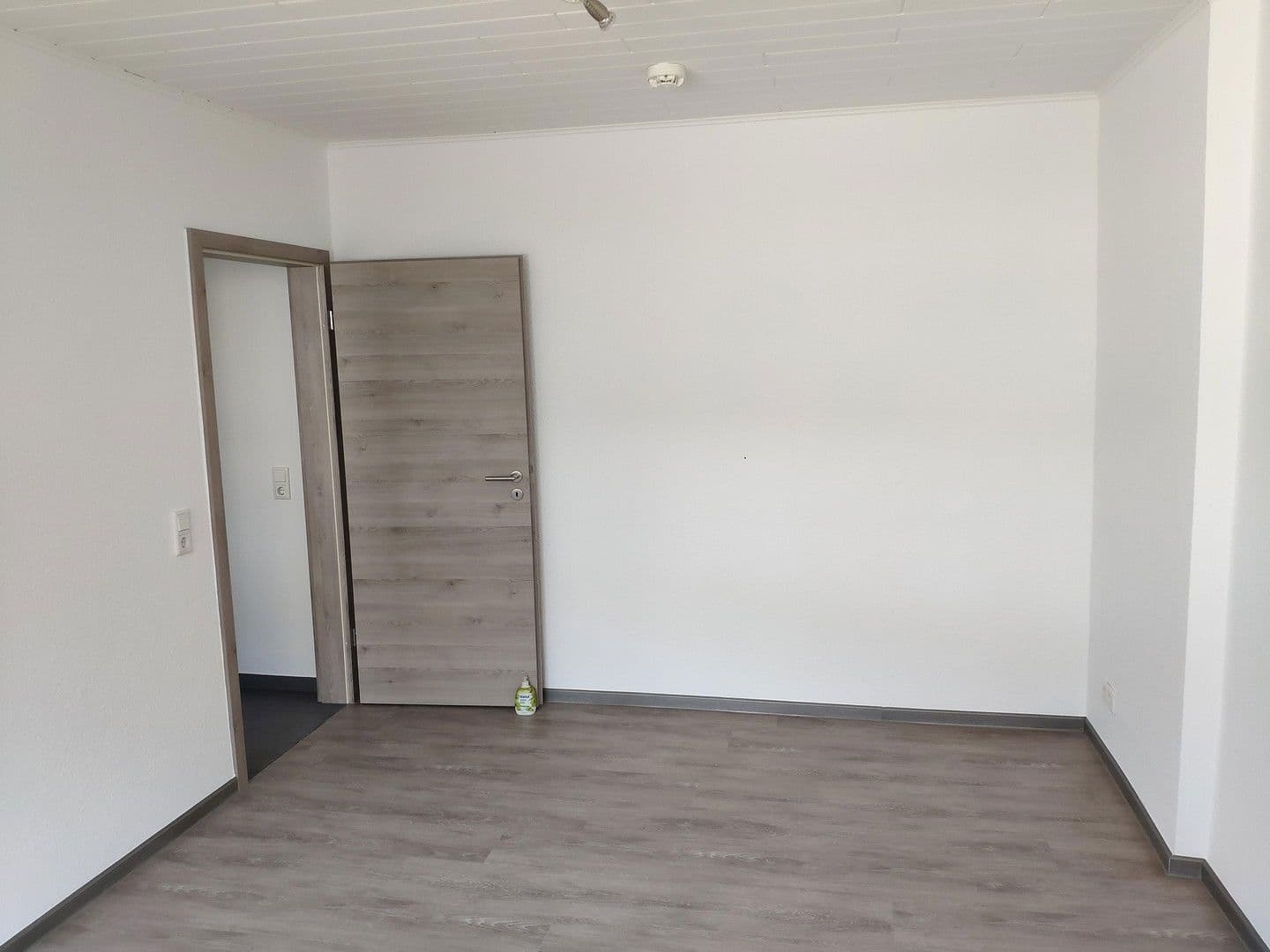 Pronájem bytu 1+1 30 m², Untergrünewalder Straße 28, Wuppertal, Severní Porýní-Vestfálsko Pronájem bytu 1+1 30 m², Untergrünewalder Straße 28, Wuppertal, Severní Porýní-Vestfálsko