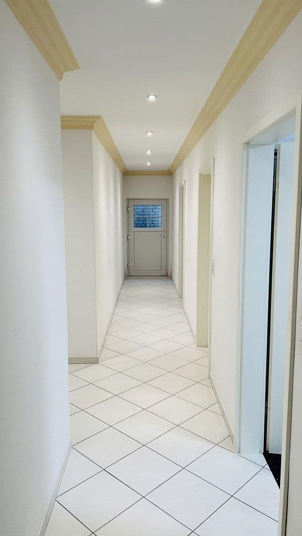 Pronájem bytu 7+1 266 m², Indianapolisstr.62, Köln, Severní Porýní-Vestfálsko Pronájem bytu 7+1 266 m², Indianapolisstr.62, Köln, Severní Porýní-Vestfálsko