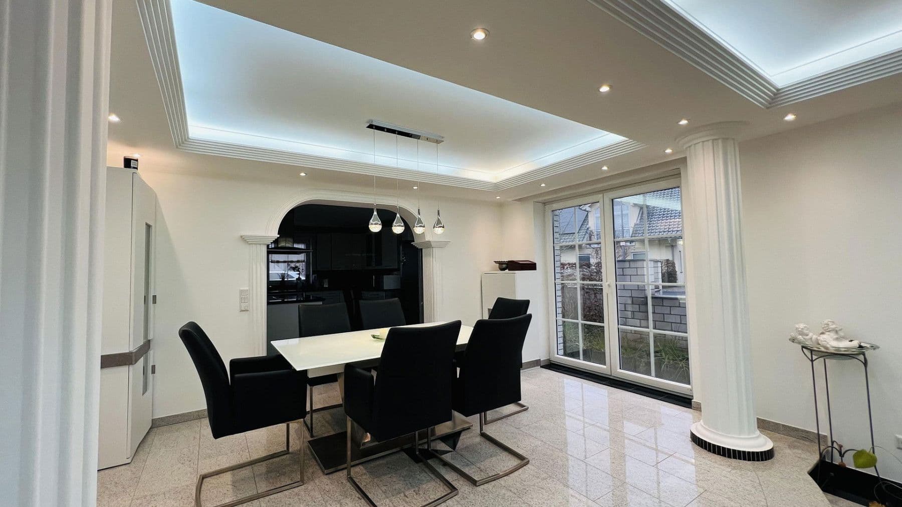 Pronájem bytu 7+1 266 m², Indianapolisstr.62, Köln, Severní Porýní-Vestfálsko Pronájem bytu 7+1 266 m², Indianapolisstr.62, Köln, Severní Porýní-Vestfálsko