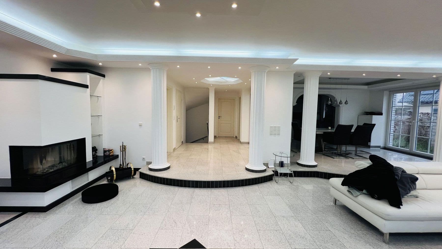 Pronájem bytu 7+1 266 m², Indianapolisstr.62, Köln, Severní Porýní-Vestfálsko Pronájem bytu 7+1 266 m², Indianapolisstr.62, Köln, Severní Porýní-Vestfálsko