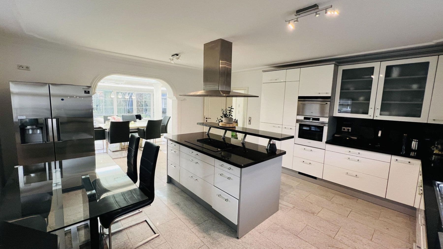 Pronájem bytu 7+1 266 m², Indianapolisstr.62, Köln, Severní Porýní-Vestfálsko Pronájem bytu 7+1 266 m², Indianapolisstr.62, Köln, Severní Porýní-Vestfálsko