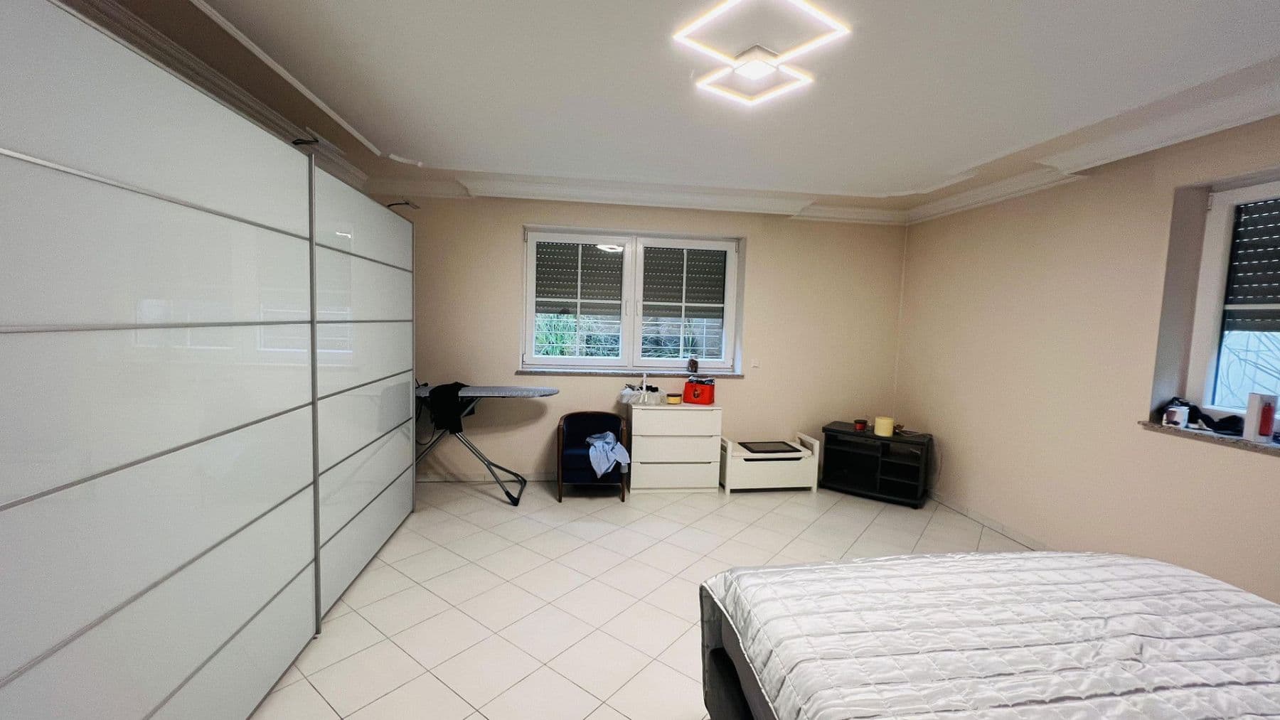 Pronájem bytu 7+1 266 m², Indianapolisstr.62, Köln, Severní Porýní-Vestfálsko Pronájem bytu 7+1 266 m², Indianapolisstr.62, Köln, Severní Porýní-Vestfálsko