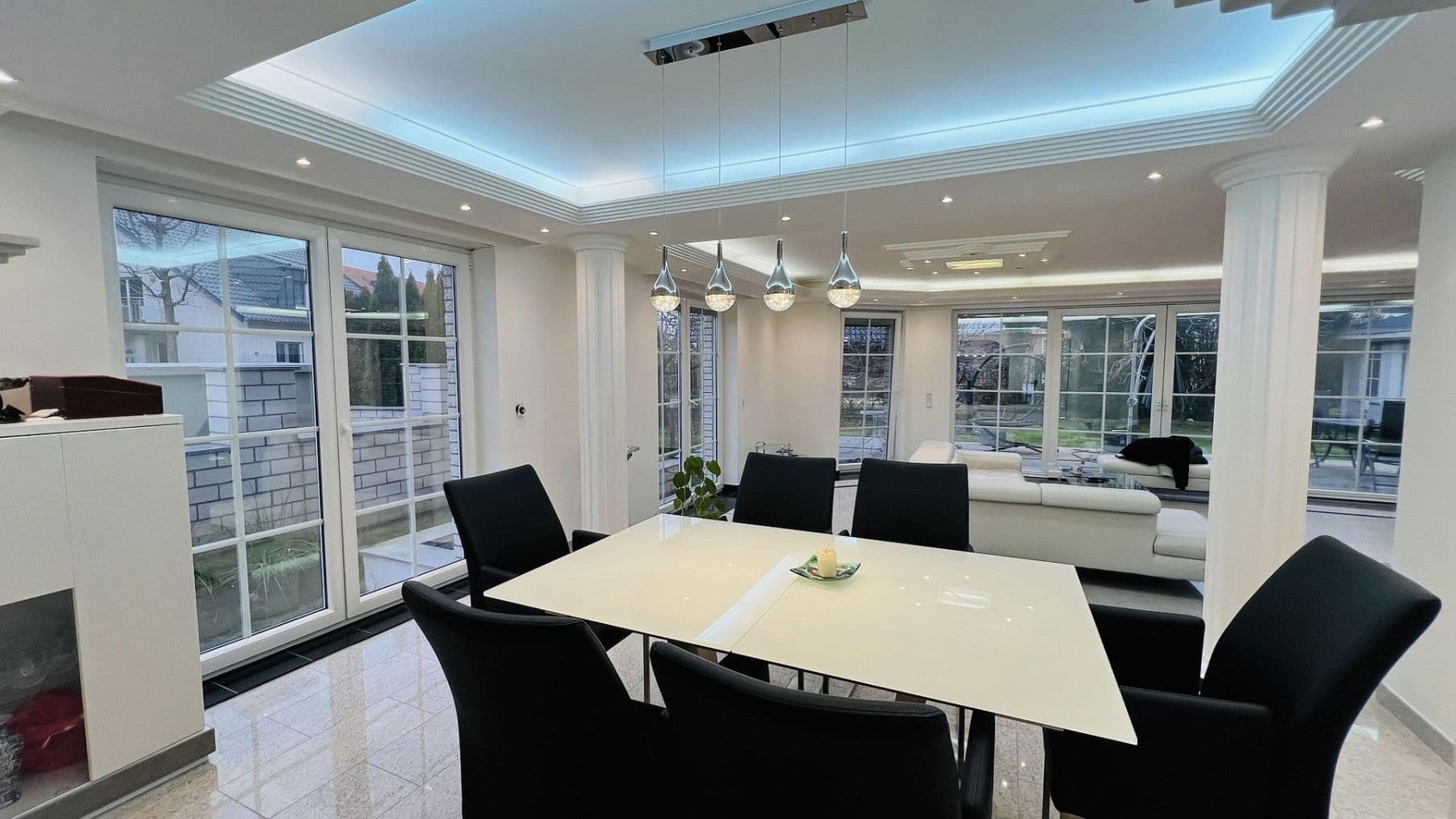 Pronájem bytu 7+1 266 m², Indianapolisstr.62, Köln, Severní Porýní-Vestfálsko Pronájem bytu 7+1 266 m², Indianapolisstr.62, Köln, Severní Porýní-Vestfálsko