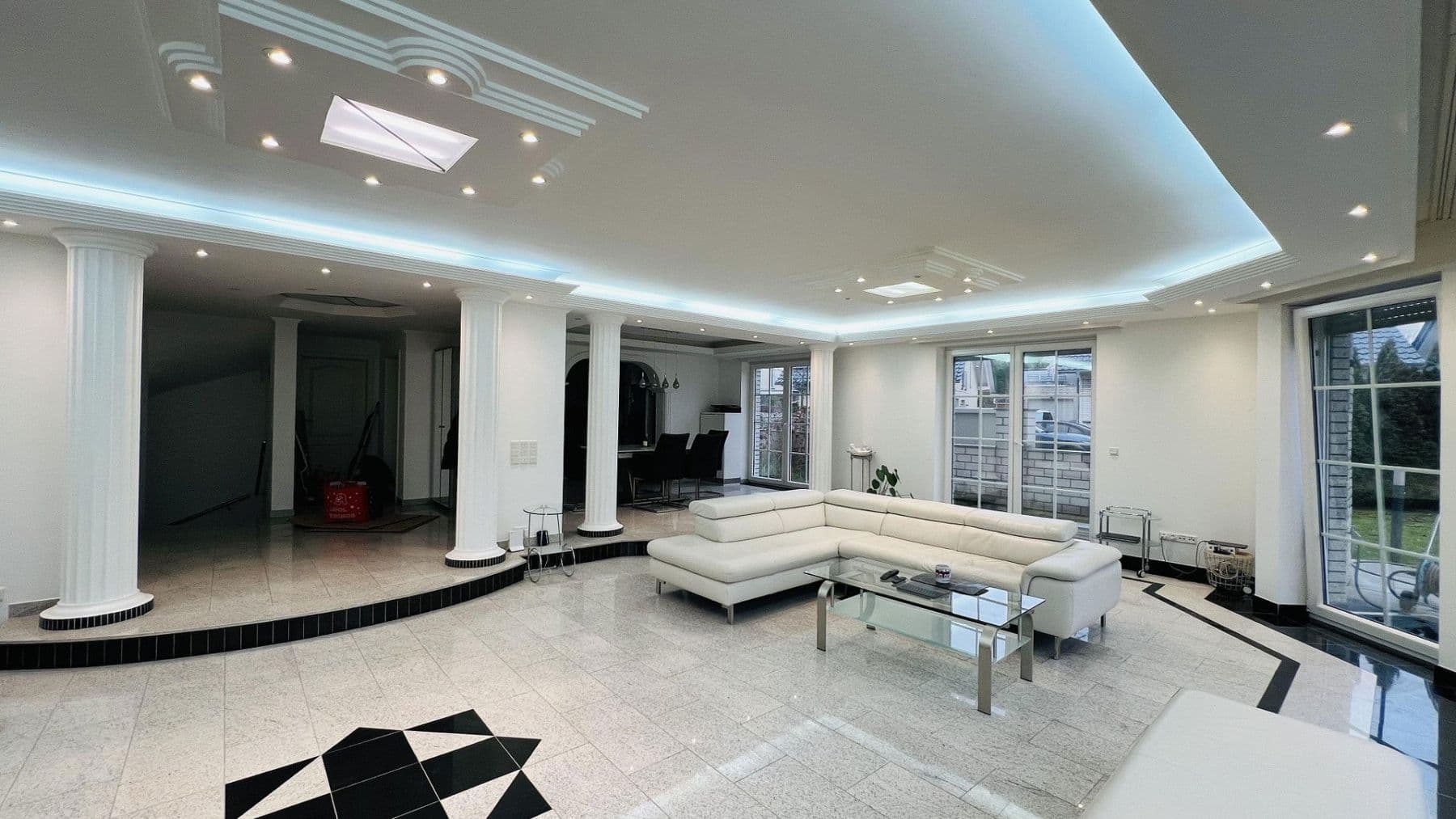 Pronájem bytu 7+1 266 m², Indianapolisstr.62, Köln, Severní Porýní-Vestfálsko Pronájem bytu 7+1 266 m², Indianapolisstr.62, Köln, Severní Porýní-Vestfálsko