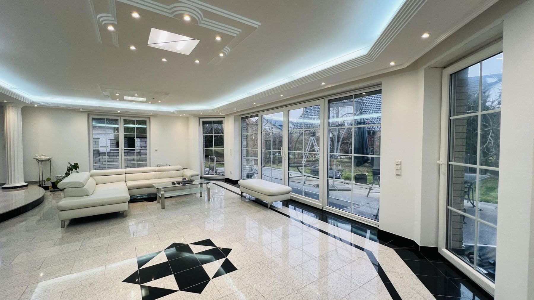 Pronájem bytu 7+1 266 m², Indianapolisstr.62, Köln, Severní Porýní-Vestfálsko Pronájem bytu 7+1 266 m², Indianapolisstr.62, Köln, Severní Porýní-Vestfálsko