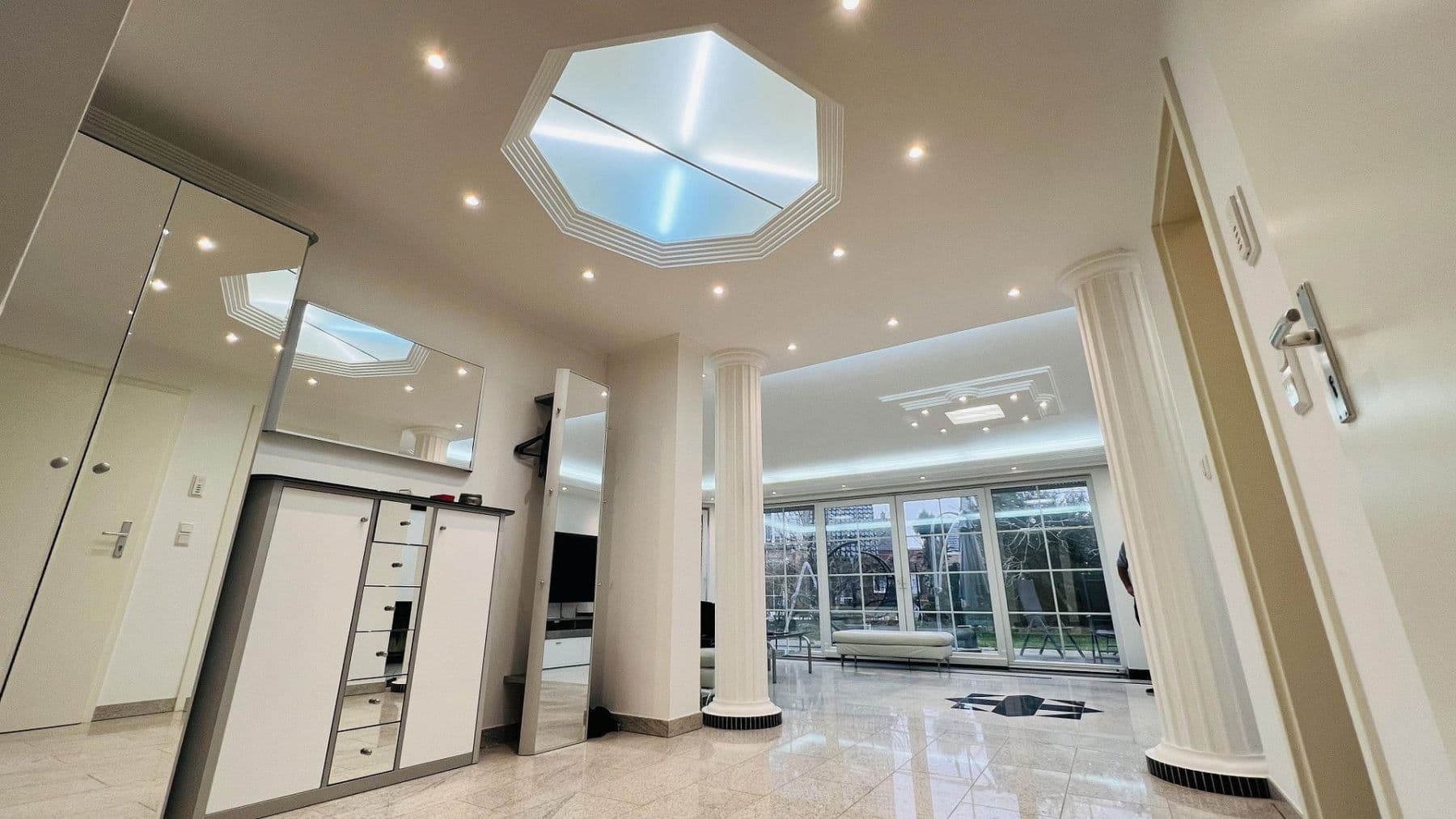 Pronájem bytu 7+1 266 m², Indianapolisstr.62, Köln, Severní Porýní-Vestfálsko Pronájem bytu 7+1 266 m², Indianapolisstr.62, Köln, Severní Porýní-Vestfálsko