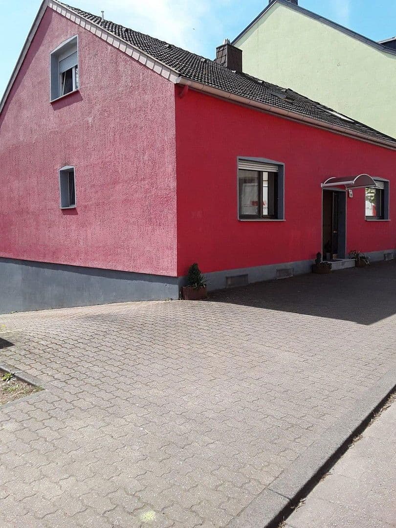 Prodej domu 161 m², pozemek 350 m², Str. des 13. Januar 268, Völklingen, Země Sársko Prodej domu 161 m², pozemek 350 m², Str. des 13. Januar 268, Völklingen, Země Sársko