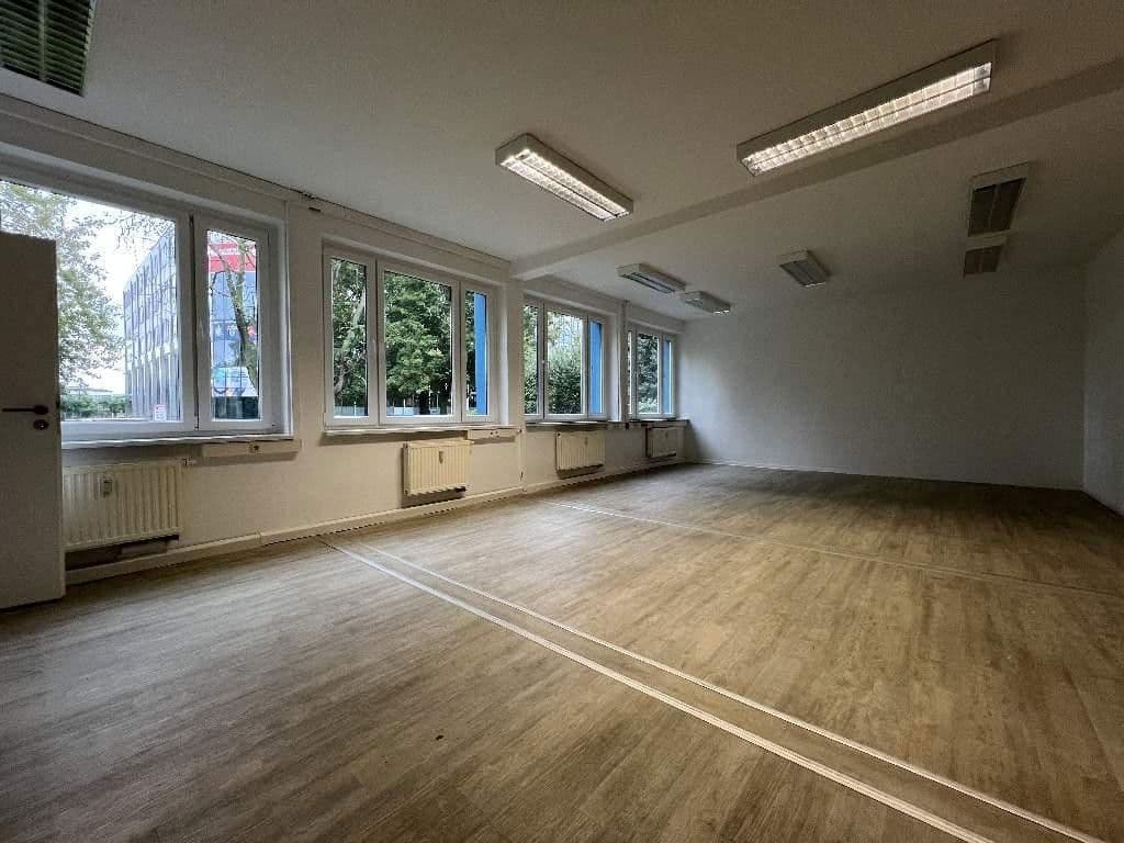 Pronájem kanceláře 2.000 m², Grenzstraße 28, Halle, Sasko-Anhaltsko Pronájem kanceláře 2.000 m², Grenzstraße 28, Halle, Sasko-Anhaltsko