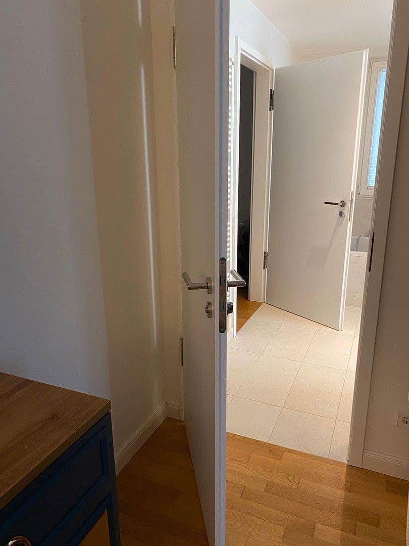 Pronájem bytu 3+1 100 m², Düsseldorf, Severní Porýní-Vestfálsko Pronájem bytu 3+1 100 m², Düsseldorf, Severní Porýní-Vestfálsko