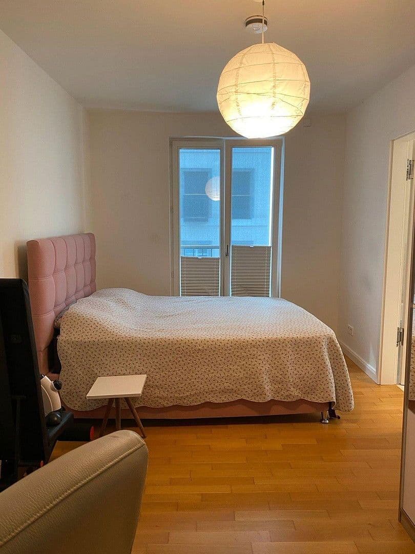 Pronájem bytu 3+1 100 m², Düsseldorf, Severní Porýní-Vestfálsko Pronájem bytu 3+1 100 m², Düsseldorf, Severní Porýní-Vestfálsko