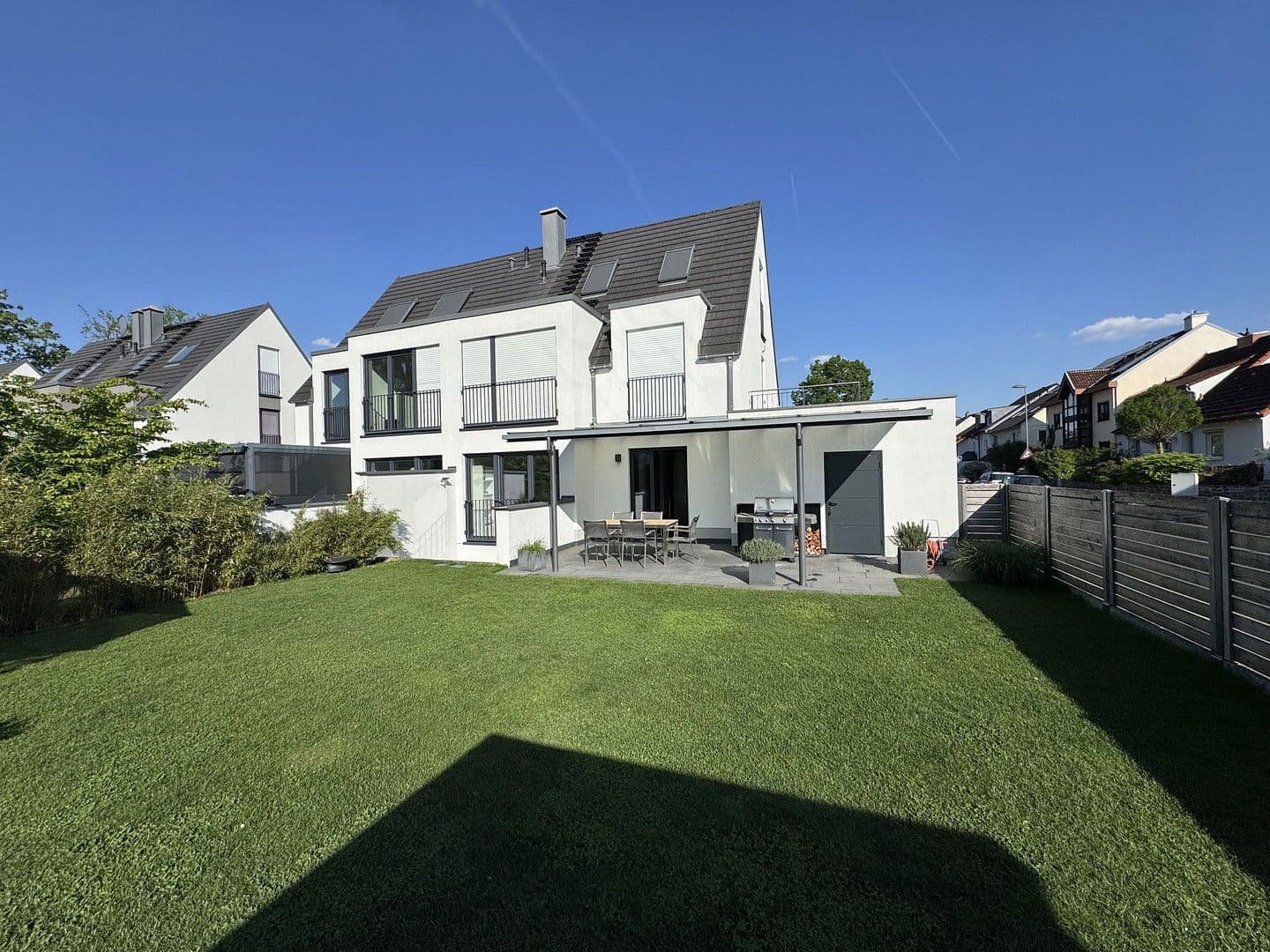 Prodej domu 190 m², pozemek 380 m², Neu-Isenburg, Hessen Prodej domu 190 m², pozemek 380 m², Neu-Isenburg, Hessen