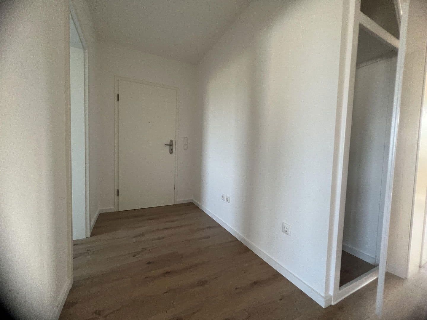 Pronájem bytu 2+1 57 m², Dönhoffstr.28, Leverkusen, Severní Porýní-Vestfálsko Pronájem bytu 2+1 57 m², Dönhoffstr.28, Leverkusen, Severní Porýní-Vestfálsko