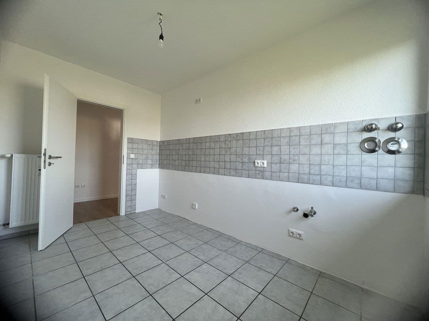 Pronájem bytu 2+1 57 m², Dönhoffstr.28, Leverkusen, Severní Porýní-Vestfálsko Pronájem bytu 2+1 57 m², Dönhoffstr.28, Leverkusen, Severní Porýní-Vestfálsko