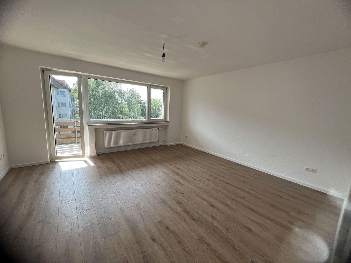 Pronájem bytu 2+1 57 m², Dönhoffstr.28, Leverkusen, Severní Porýní-Vestfálsko Pronájem bytu 2+1 57 m², Dönhoffstr.28, Leverkusen, Severní Porýní-Vestfálsko