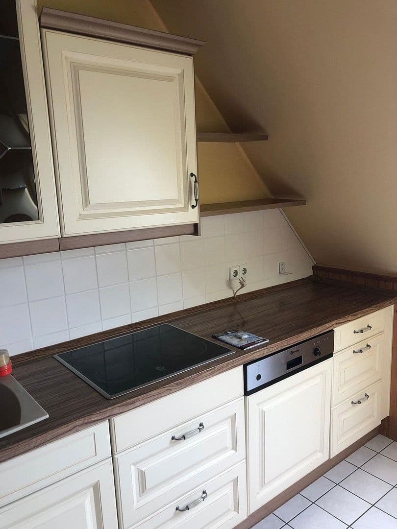 Pronájem bytu 4+1 94 m², Bahraer Straße 14, Hirschstein, Sasko Pronájem bytu 4+1 94 m², Bahraer Straße 14, Hirschstein, Sasko