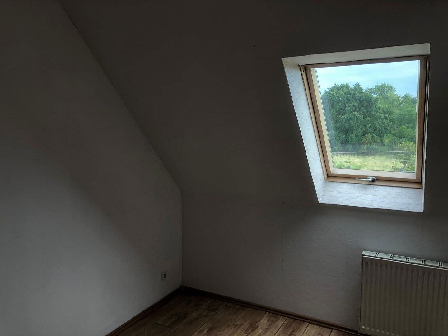 Pronájem bytu 4+1 94 m², Bahraer Straße 14, Hirschstein, Sasko Pronájem bytu 4+1 94 m², Bahraer Straße 14, Hirschstein, Sasko