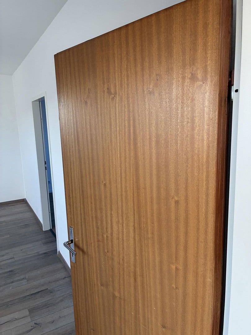 Pronájem bytu 4+1 94 m², Bahraer Straße 14, Hirschstein, Sasko Pronájem bytu 4+1 94 m², Bahraer Straße 14, Hirschstein, Sasko