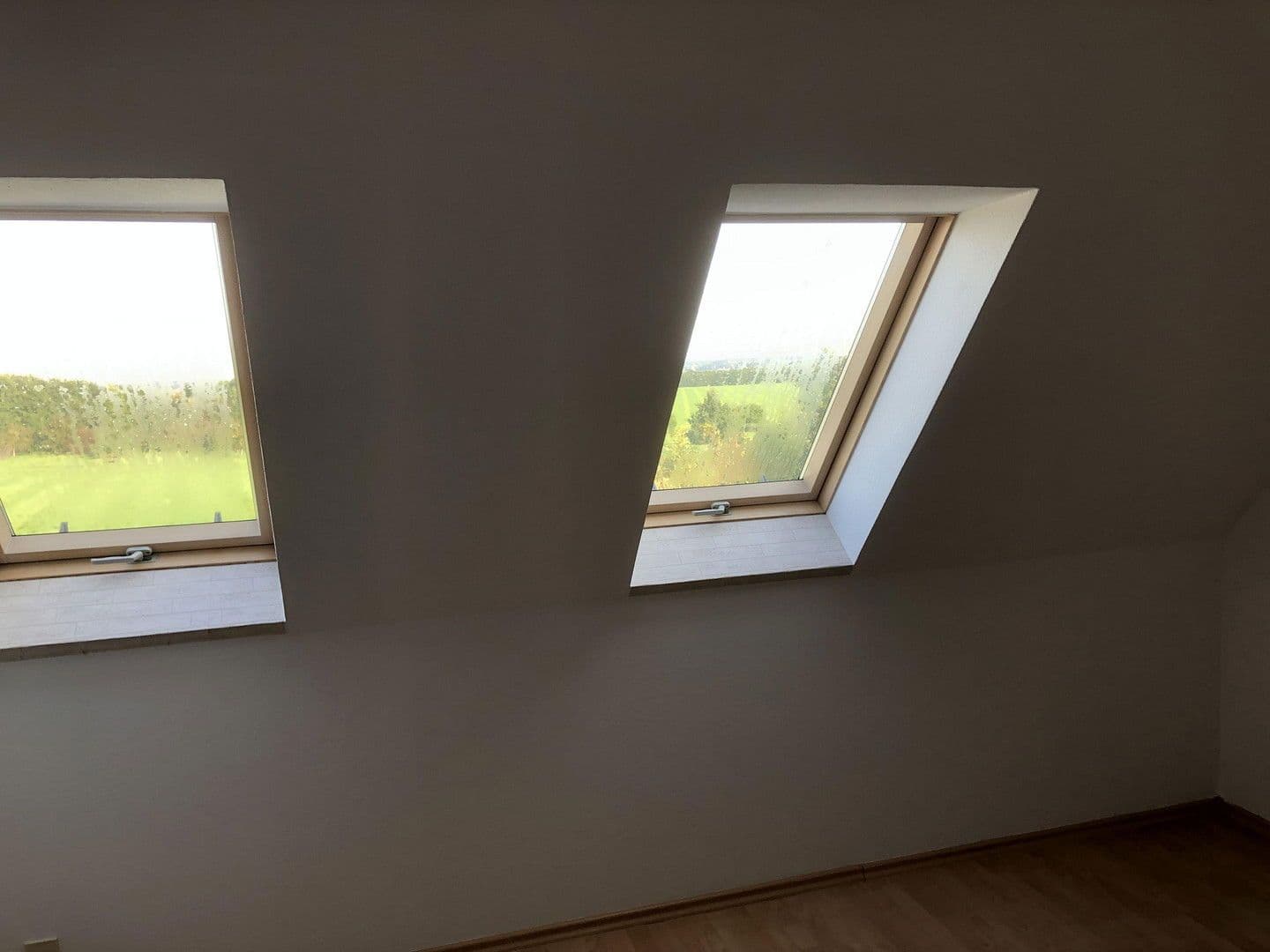 Pronájem bytu 4+1 94 m², Bahraer Straße 14, Hirschstein, Sasko Pronájem bytu 4+1 94 m², Bahraer Straße 14, Hirschstein, Sasko