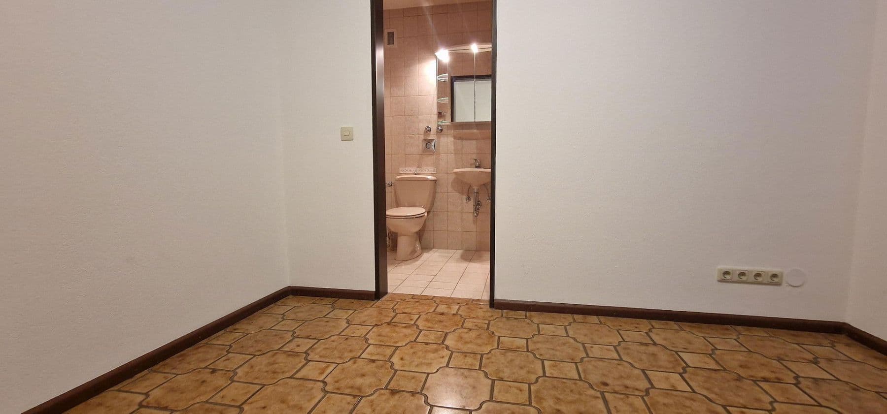 Prodej bytu 4+1 136 m², Köln (Eil), Severní Porýní-Vestfálsko Prodej bytu 4+1 136 m², Köln (Eil), Severní Porýní-Vestfálsko