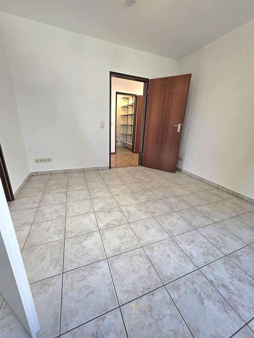 Prodej bytu 4+1 136 m², Köln (Eil), Severní Porýní-Vestfálsko Prodej bytu 4+1 136 m², Köln (Eil), Severní Porýní-Vestfálsko