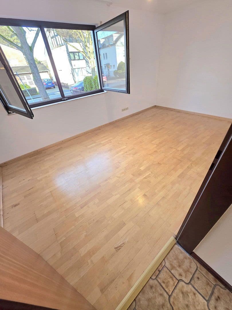 Prodej bytu 4+1 136 m², Köln (Eil), Severní Porýní-Vestfálsko Prodej bytu 4+1 136 m², Köln (Eil), Severní Porýní-Vestfálsko