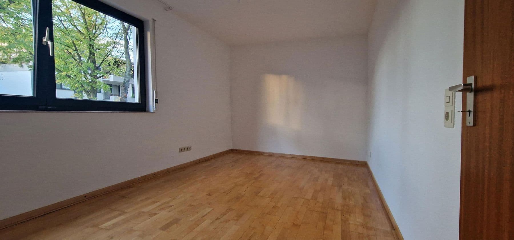 Prodej bytu 4+1 136 m², Köln (Eil), Severní Porýní-Vestfálsko Prodej bytu 4+1 136 m², Köln (Eil), Severní Porýní-Vestfálsko
