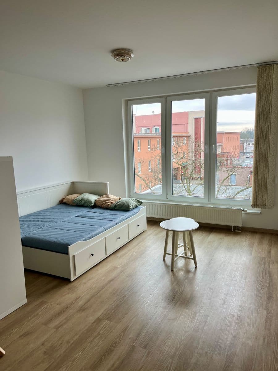 Pronájem bytu 1+kk 35 m², Stehlíkova, Plzeň, Plzeňský kraj Pronájem bytu 1+kk 35 m², Stehlíkova, Plzeň, Plzeňský kraj