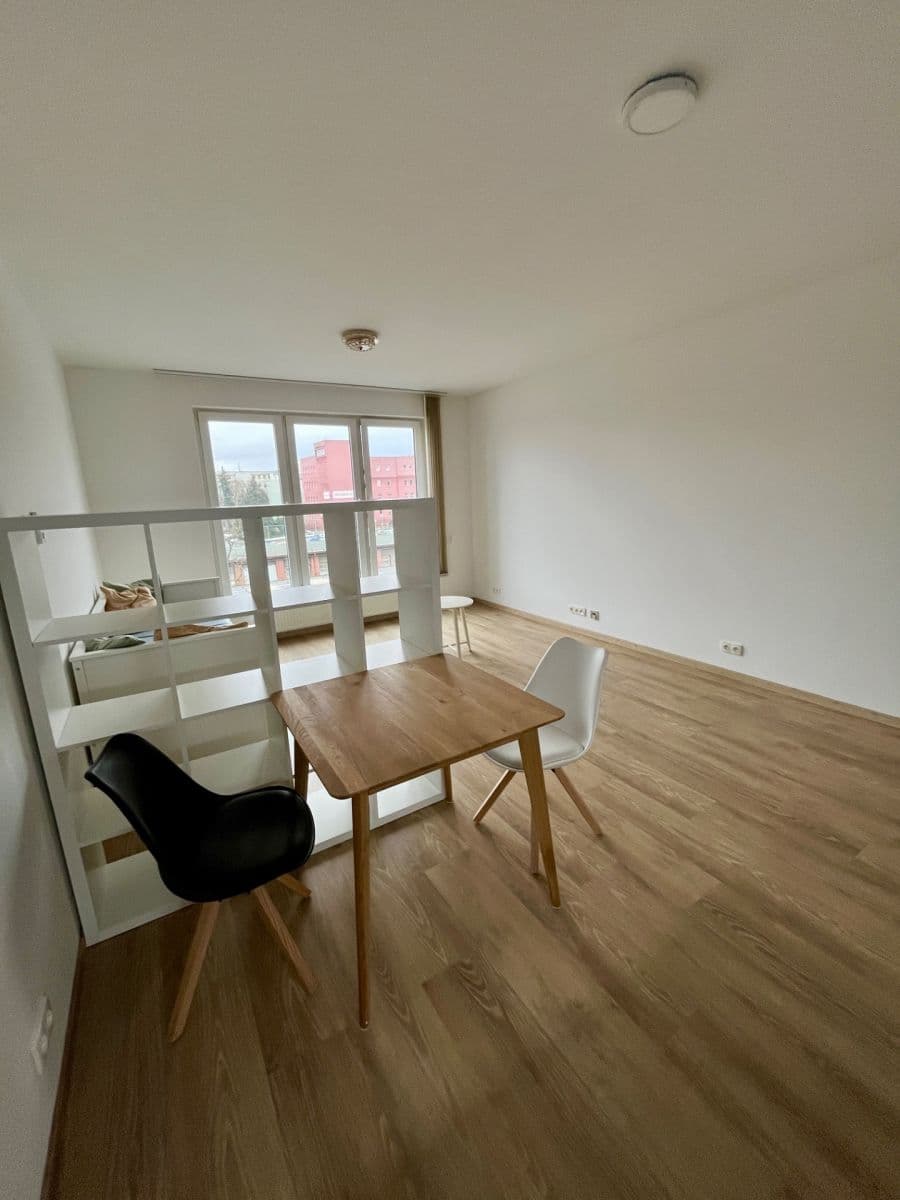 Pronájem bytu 1+kk 35 m², Stehlíkova, Plzeň, Plzeňský kraj Pronájem bytu 1+kk 35 m², Stehlíkova, Plzeň, Plzeňský kraj
