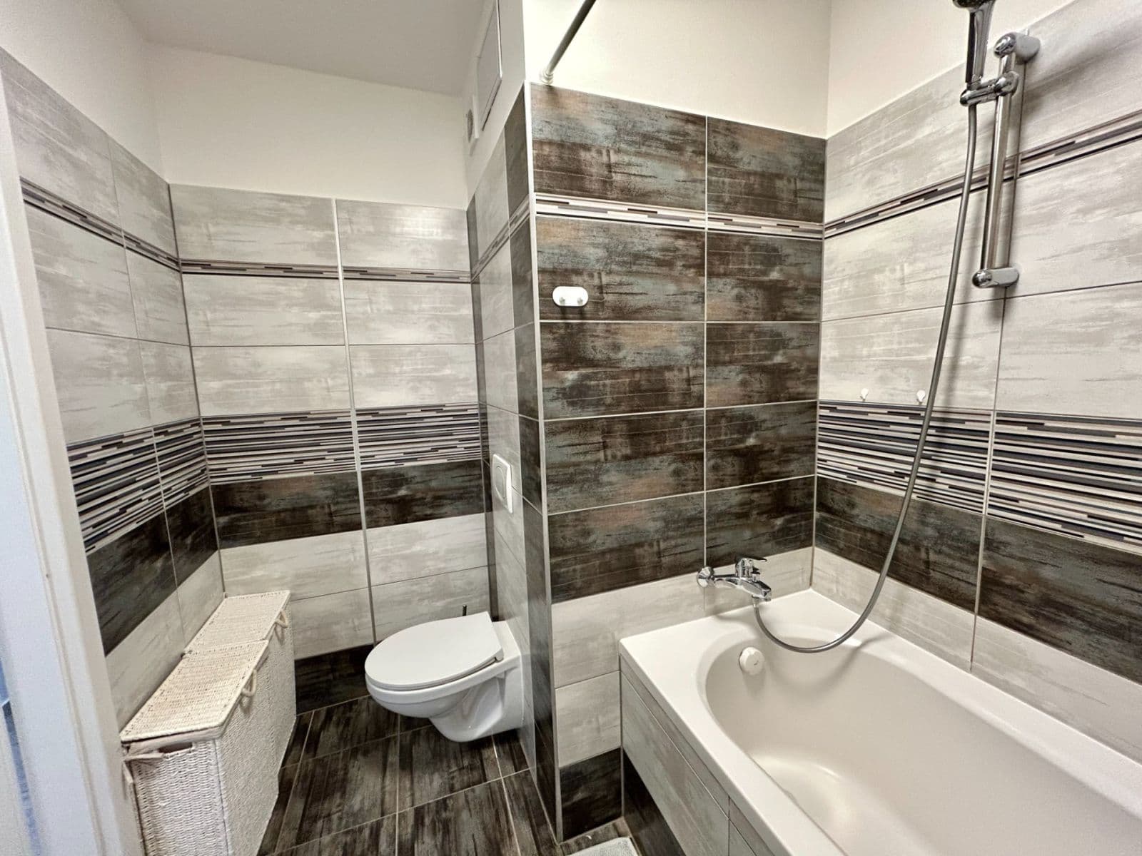 Pronájem bytu 2+1 66 m², Žinkovská, Praha, Praha Pronájem bytu 2+1 66 m², Žinkovská, Praha, Praha