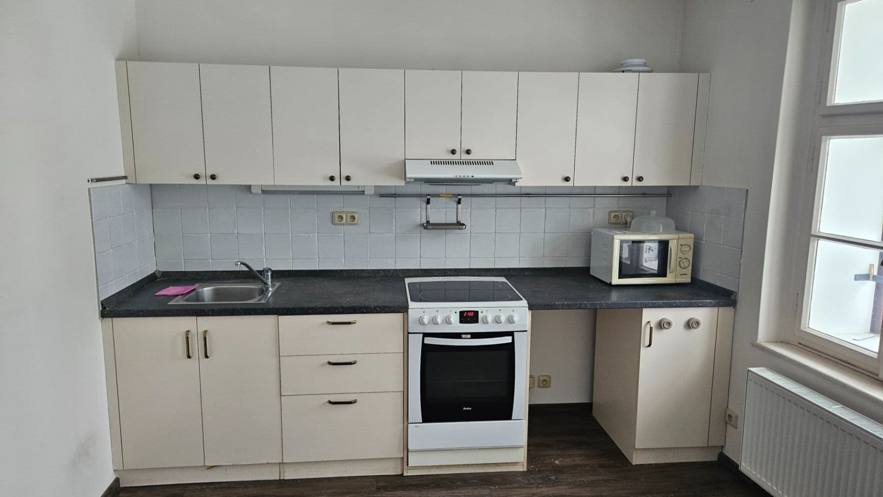 Pronájem kanceláře 56 m², náměstí Smiřických, Kostelec nad Černými lesy, Středočeský kraj Pronájem kanceláře 56 m², náměstí Smiřických, Kostelec nad Černými lesy, Středočeský kraj