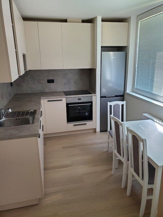 Pronájem bytu 2+1 56 m², Družstevní, Luhačovice, Zlínský kraj Pronájem bytu 2+1 56 m², Družstevní, Luhačovice, Zlínský kraj