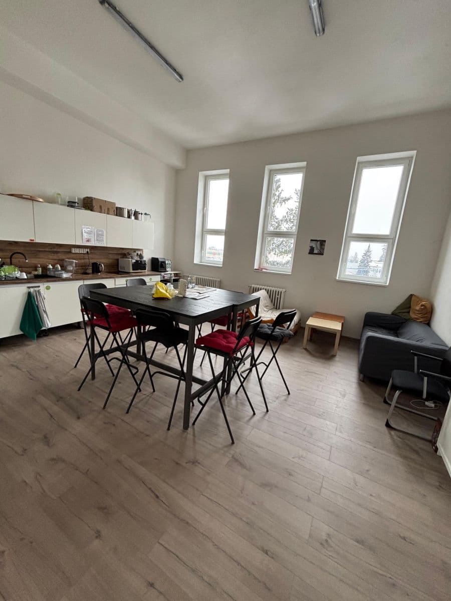 Pronájem nebytového prostoru 1.035 m², U Továren, Praha, Praha Pronájem nebytového prostoru 1.035 m², U Továren, Praha, Praha
