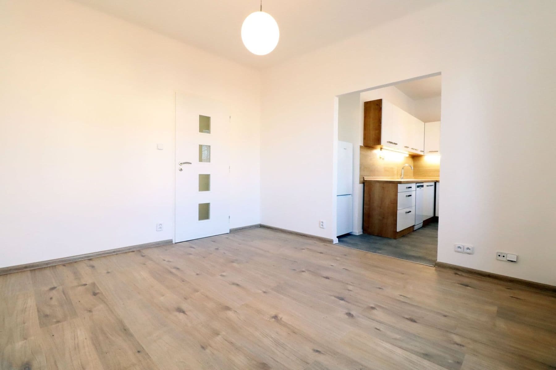 Pronájem bytu 2+1 52 m², Jabloňová, Praha, Praha Pronájem bytu 2+1 52 m², Jabloňová, Praha, Praha