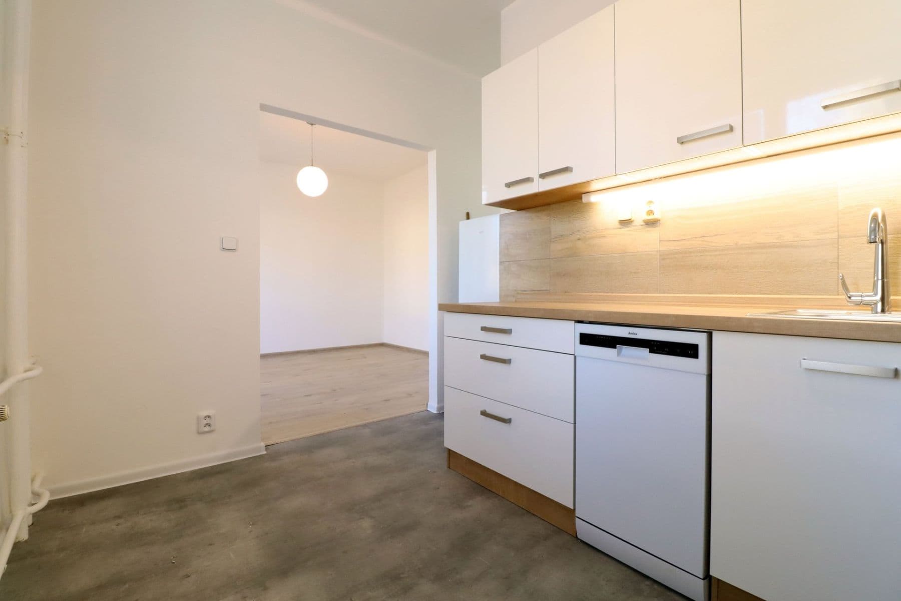 Pronájem bytu 2+1 52 m², Jabloňová, Praha, Praha Pronájem bytu 2+1 52 m², Jabloňová, Praha, Praha