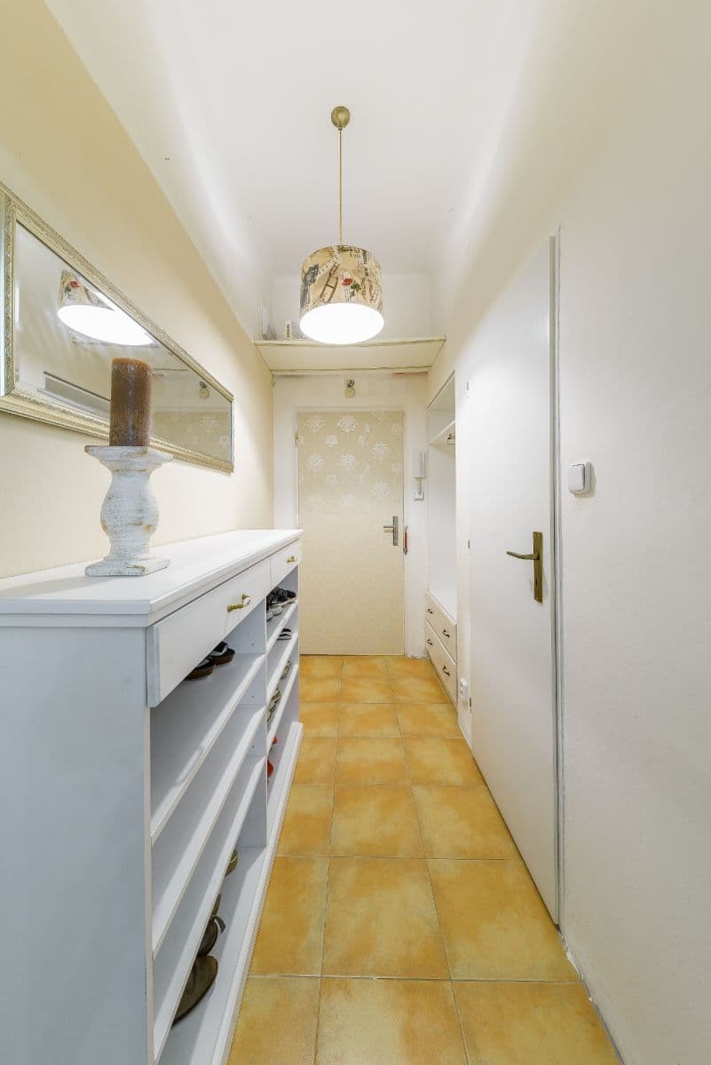 Pronájem bytu 1+kk 32 m², Bulharská, Praha, Praha Pronájem bytu 1+kk 32 m², Bulharská, Praha, Praha