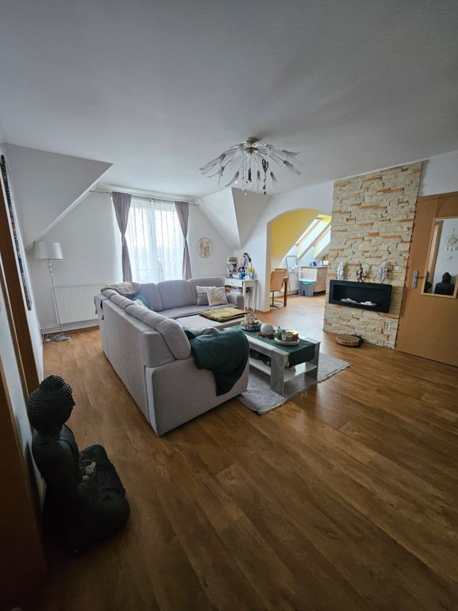 Pronájem bytu 3+kk 72 m², Průběžná, Nupaky, Středočeský kraj Pronájem bytu 3+kk 72 m², Průběžná, Nupaky, Středočeský kraj