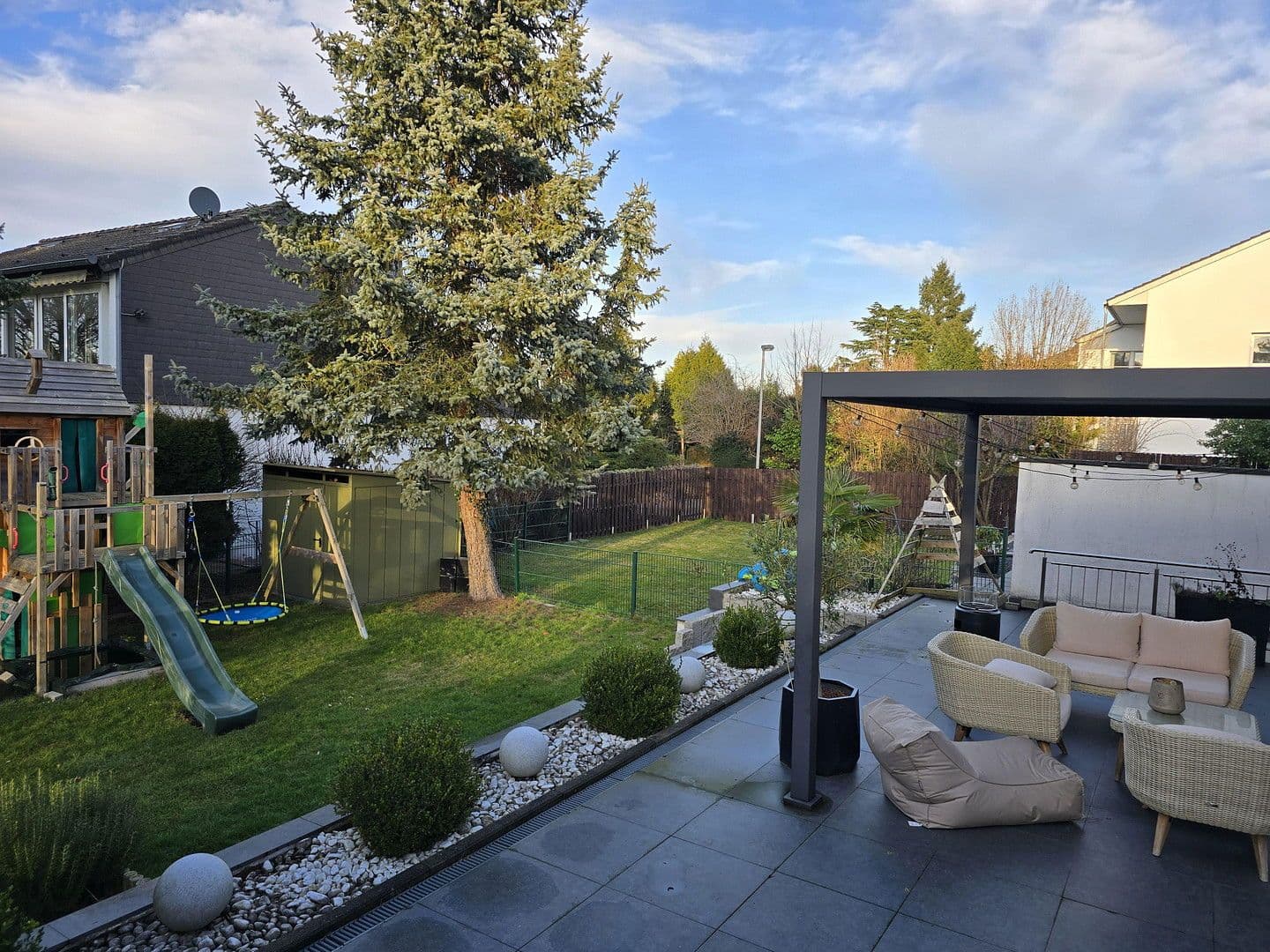 Prodej domu 217 m², pozemek 447 m², Cáchy, Severní Porýní-Vestfálsko Prodej domu 217 m², pozemek 447 m², Cáchy, Severní Porýní-Vestfálsko