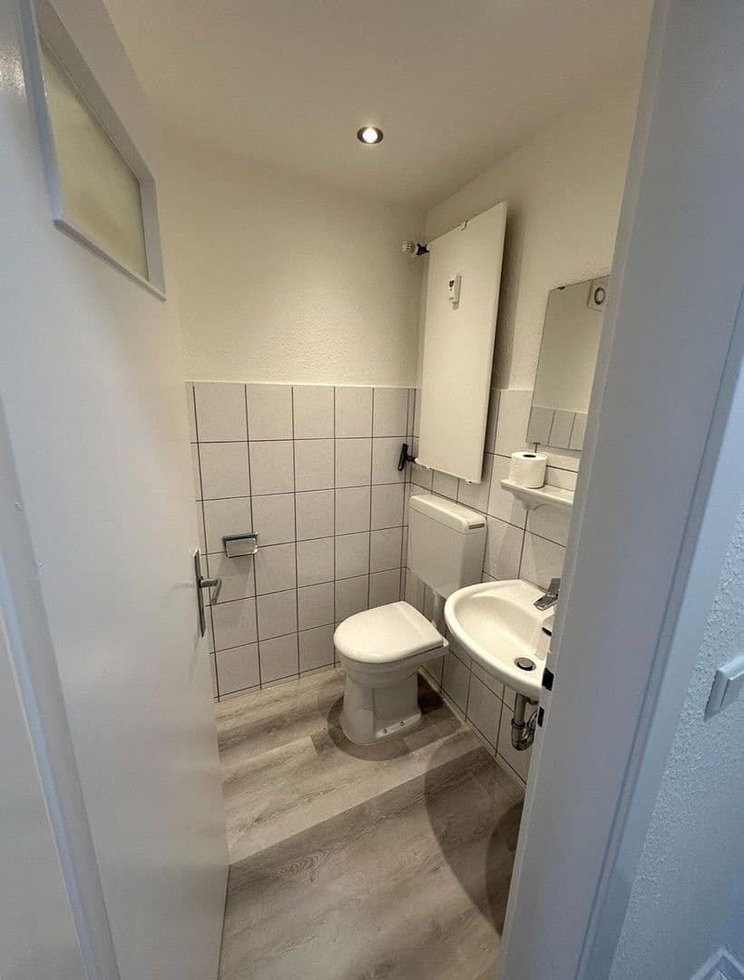 Pronájem bytu 1+1 27 m², Aderstraße 61, Düsseldorf, Severní Porýní-Vestfálsko Pronájem bytu 1+1 27 m², Aderstraße 61, Düsseldorf, Severní Porýní-Vestfálsko