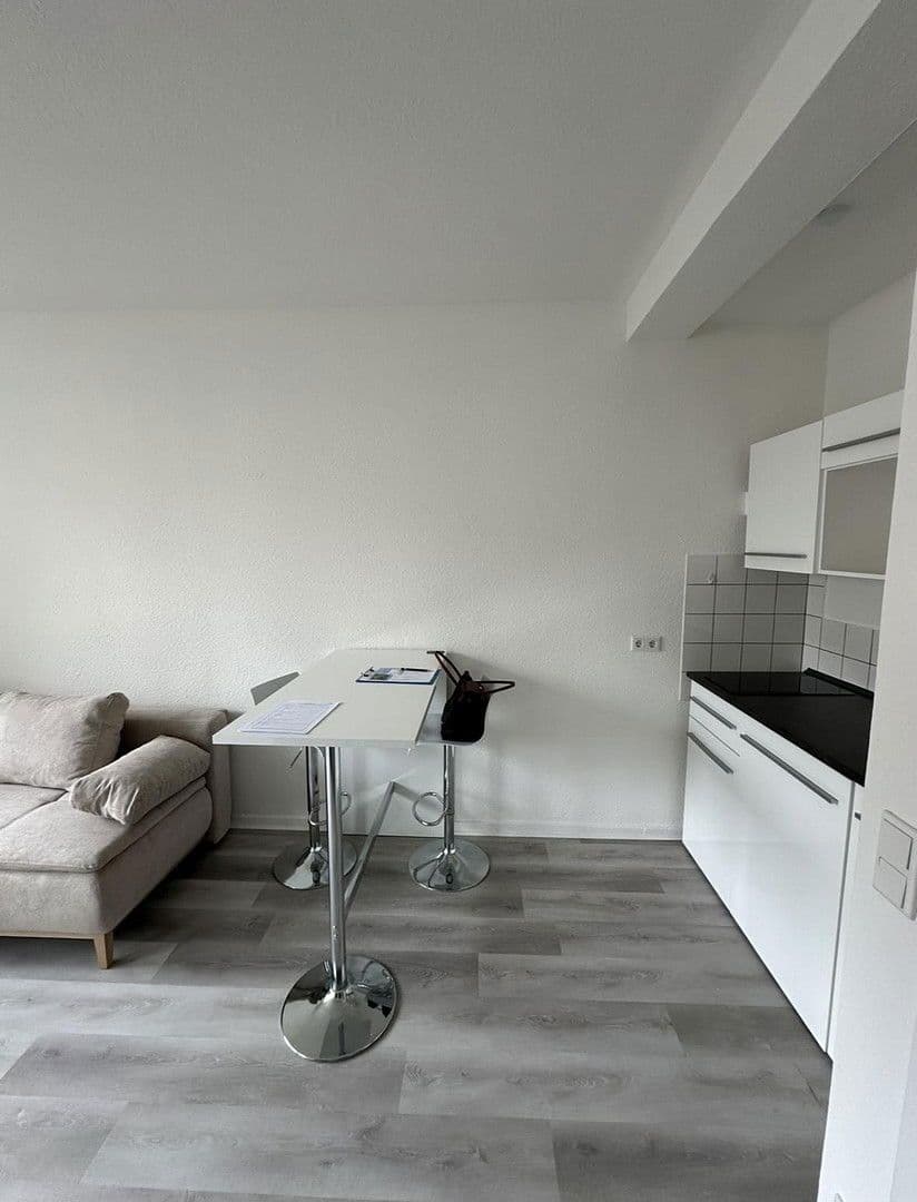Pronájem bytu 1+1 27 m², Aderstraße 61, Düsseldorf, Severní Porýní-Vestfálsko Pronájem bytu 1+1 27 m², Aderstraße 61, Düsseldorf, Severní Porýní-Vestfálsko