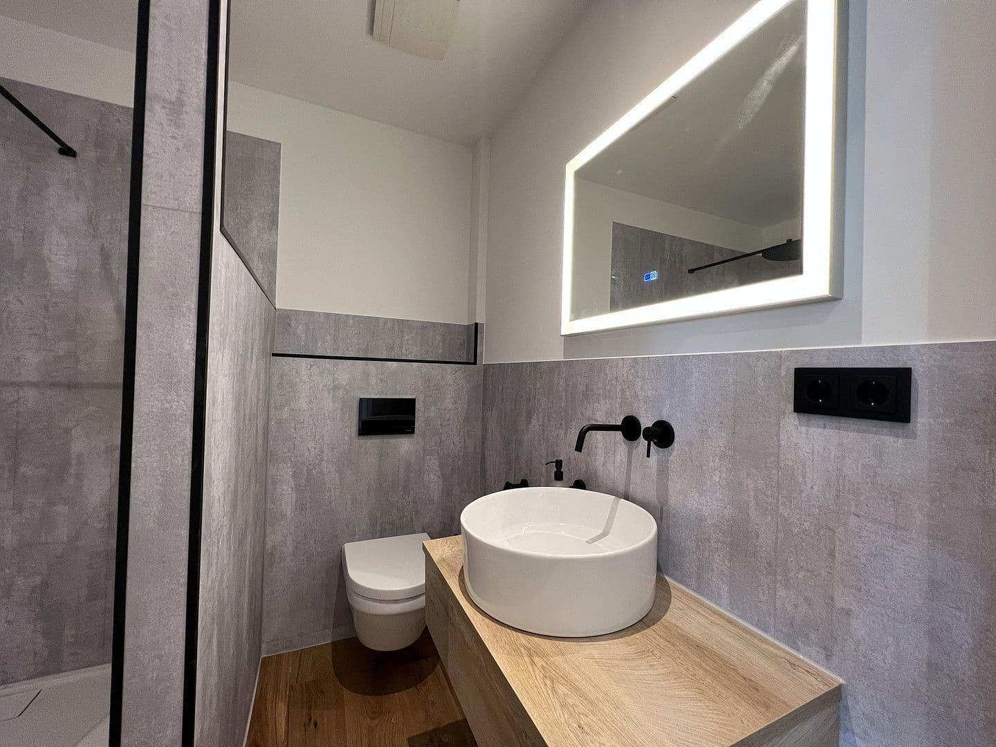 Pronájem bytu 3+1 82 m², Barbarossastraße 86, Chemnitz, Sasko Pronájem bytu 3+1 82 m², Barbarossastraße 86, Chemnitz, Sasko