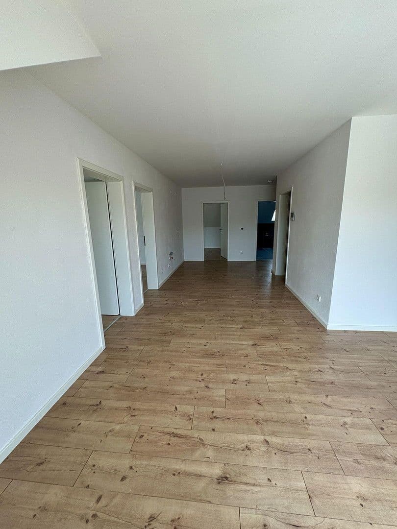 Pronájem bytu 4+1 82 m², Hermann-Geib-Straße 71, Regensburg, Bavorsko Pronájem bytu 4+1 82 m², Hermann-Geib-Straße 71, Regensburg, Bavorsko