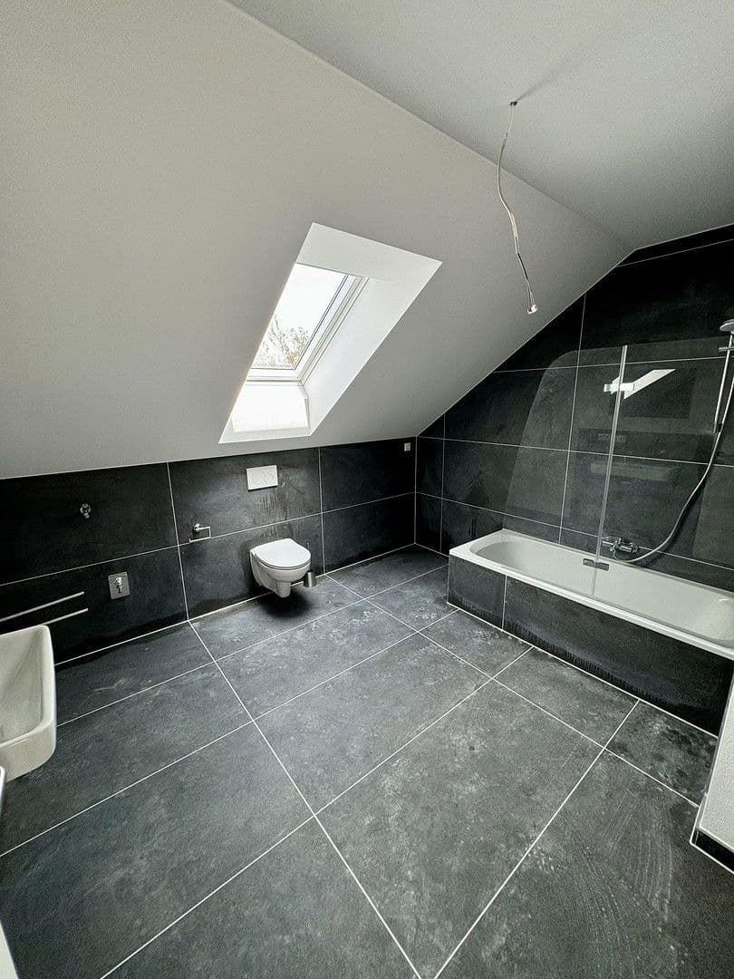 Pronájem bytu 4+1 82 m², Hermann-Geib-Straße 71, Regensburg, Bavorsko Pronájem bytu 4+1 82 m², Hermann-Geib-Straße 71, Regensburg, Bavorsko