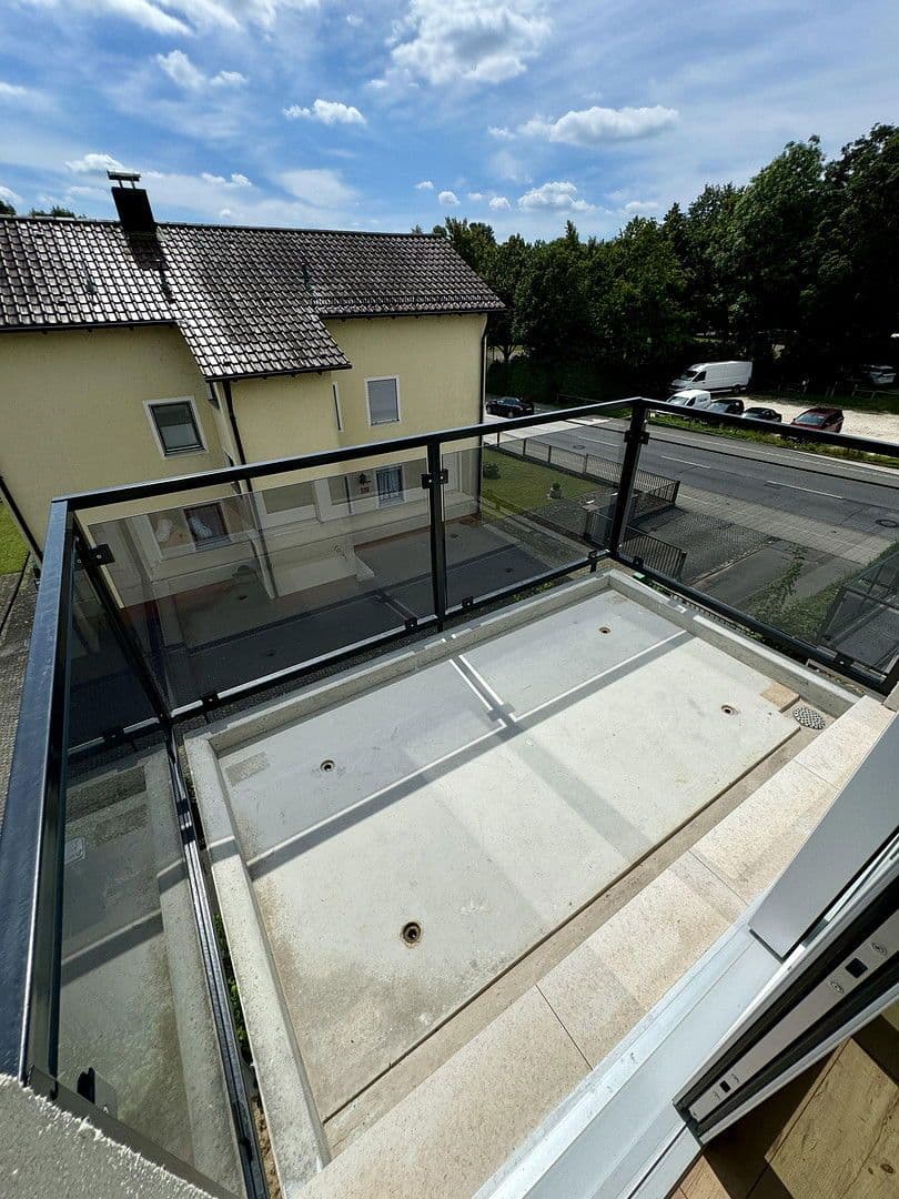 Pronájem bytu 4+1 82 m², Hermann-Geib-Straße 71, Regensburg, Bavorsko Pronájem bytu 4+1 82 m², Hermann-Geib-Straße 71, Regensburg, Bavorsko