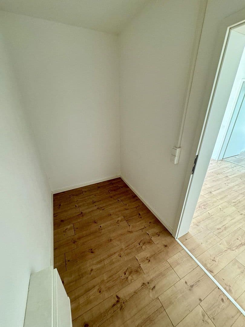 Pronájem bytu 4+1 82 m², Hermann-Geib-Straße 71, Regensburg, Bavorsko Pronájem bytu 4+1 82 m², Hermann-Geib-Straße 71, Regensburg, Bavorsko